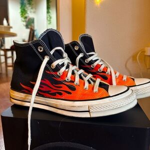 Converse Men’s 9/Women’s 11 
Good condition.